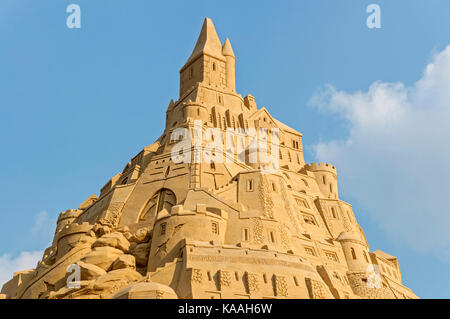 Château de sable de rupture record qui a gagné une entrée dans le Guiness Book des Records en Parc Landschafts Duisburg Nord, l'Allemagne, 2017, Banque D'Images