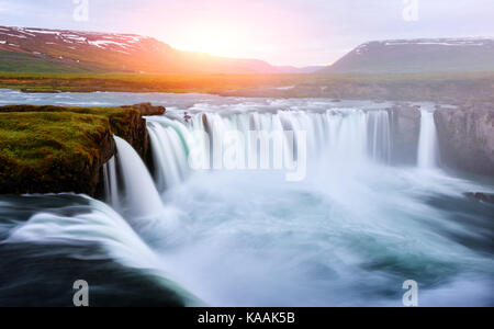 Cascade sur la rivière skjalfandafljot godafoss Banque D'Images