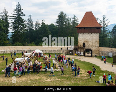 72038 cumidava festival aux portes de la Forteresse de Rasnov Banque D'Images