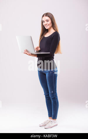 Brunette woman with laptop and thumb up Banque D'Images