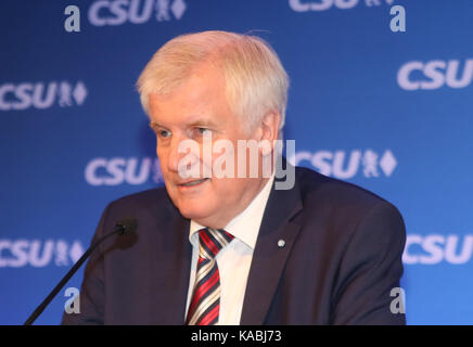 Munich, Allemagne. 25 septembre, 2017. Horst Seehofer, après une longue discussion dans le caucus du premier ministre de la Bavière, Horst Seehofer, csu's top candidat Joachim Herrmann et secrétaire général andreas scheuer a tenu une conférence de presse. Il a commencé avec deux heures de retard. crédit : Alexander pohl/pacific press/Alamy live news Banque D'Images