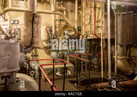 Robinets et tuyaux dans la salle des machines à vapeur d'époque de la DEUXIÈME GUERRE MONDIALE Liberty Ship. Banque D'Images