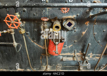 Robinets et tuyaux dans la salle des machines à vapeur d'époque de la DEUXIÈME GUERRE MONDIALE Liberty Ship. Banque D'Images