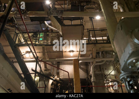 Robinets et tuyaux dans la salle des machines à vapeur d'époque de la DEUXIÈME GUERRE MONDIALE Liberty Ship. Banque D'Images