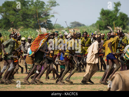 Dassanech fier Ox célébration, Salheng,Comté de Turkana, Omorate, Ethiopie Banque D'Images