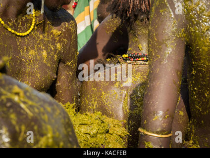 Pendant le sacrifice de la vache Dassanech fier Ox célébration, Salheng,Comté de Turkana, Omorate, Ethiopie Banque D'Images