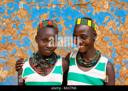 Les jeunes filles de la tribu Hamer, Dimeka, vallée de l'Omo, Ethiopie Banque D'Images
