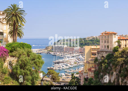 Vue sur le port hercule de la Monaco - monte-carlo railway station Banque D'Images