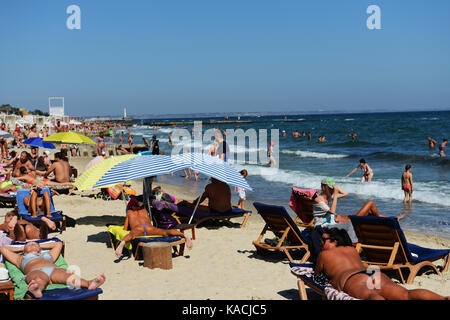 Le quartier animé plage Otrada à Odessa, Ukraine. Banque D'Images