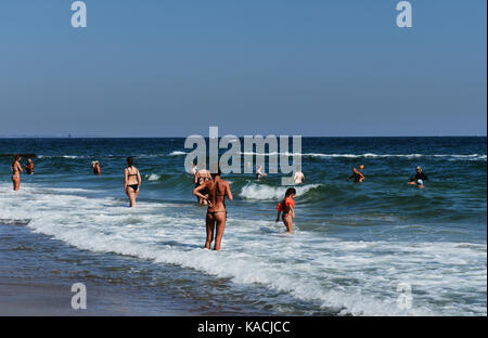 Le quartier animé plage Otrada à Odessa, Ukraine. Banque D'Images