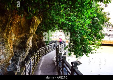 Grotte thien cung dans ha long bay, Vietnam Banque D'Images