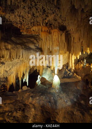 Crystal Caves, Bermudes, une destination touristique de premier place et doit voir locale. Célèbre pour son atmosphère rafraîchissante cool, c'est un doit voir. Banque D'Images