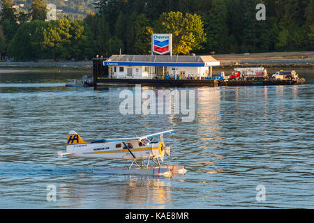 Vancouver, Colombie-Britannique, Canada - 14 septembre 2017 : hydravion prêt à décoller dans le port de Vancouver Banque D'Images