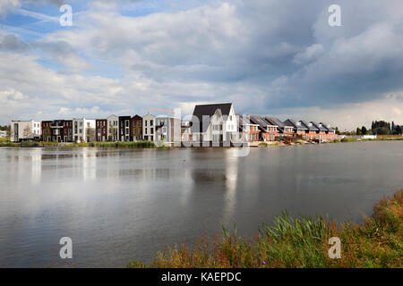 Nouveau quartier construit près de l'eau aux Pays-Bas Banque D'Images