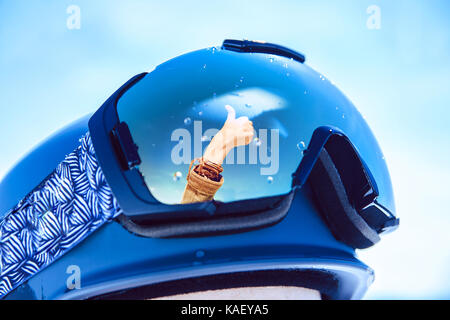 Le photographe se reflète dans les lunettes de ski Banque D'Images