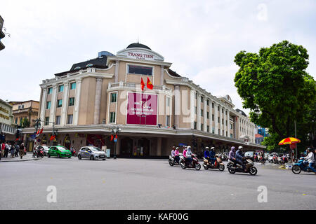 Ruelles et de belles maisons colorées dans la rue d'Hanoï. ha noi est la capitale et la deuxième plus grande ville au vietnam Banque D'Images