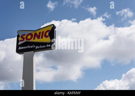 Sonic Drive-Inn Carhop Service situé dans la région de Tavares, Florida Banque D'Images