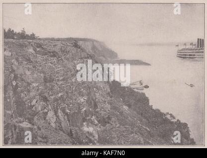 Les palissades et les bateaux de la rivière Hudson. Ici, c'est la plus pittoresque des montagnes de ligne sur le Jersey côté de la rivière Hudson, st… Banque D'Images