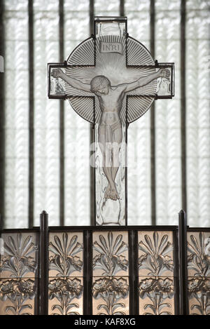 Douvres-la-Delivrande (Normandie, nord-ouest de la France) : Jésus Christ sur la statue de verre créé par René Lalique en 1930, les fidèles de René Lalique Banque D'Images