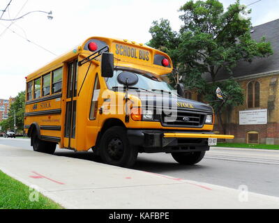 Autobus scolaire jaune à Toronto, Ontario, canada Banque D'Images