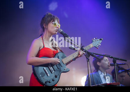 Norvège, Oslo - 11 août, 2017. L'American folk et pop rock chanteur, auteur-compositeur et musicien Angel Olsen effectue un concert live au cours de la fête de la musique 2017 Øyafestivalen norvégien à Oslo. Banque D'Images