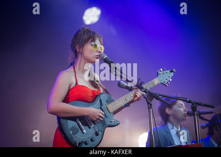 Norvège, Oslo - 11 août, 2017. L'American folk et pop rock chanteur, auteur-compositeur et musicien Angel Olsen effectue un concert live au cours de la fête de la musique 2017 Øyafestivalen norvégien à Oslo. Banque D'Images