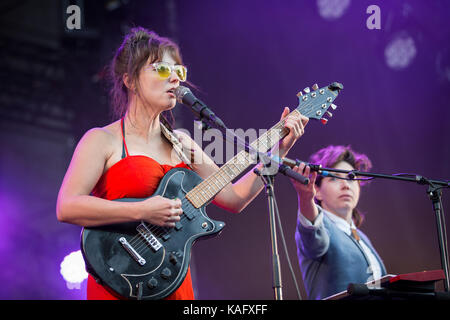 Norvège, Oslo - 11 août, 2017. L'American folk et pop rock chanteur, auteur-compositeur et musicien Angel Olsen effectue un concert live au cours de la fête de la musique 2017 Øyafestivalen norvégien à Oslo. Banque D'Images