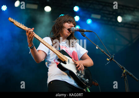 Le chanteur-compositeur australien et musicien de rock indépendant Courtney Barnett joue un concert au festival de musique norvégien Øyafestivalen 2015 à Oslo. Norvège, 12/08 2015. Banque D'Images