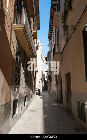 Les rues étroites dans la vieille ville de Palma sur l'île de Majorque (Espagne). Banque D'Images