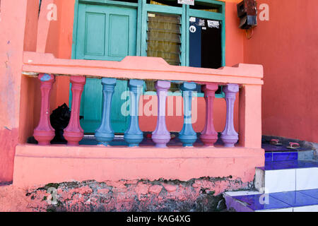 Balcon colorés au rainbow village de Semerang, Indonésie Banque D'Images