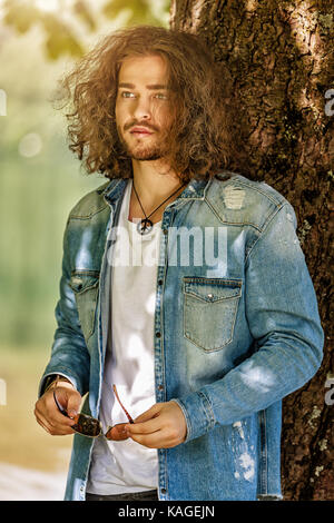 Bel homme heureux, Banque D'Images