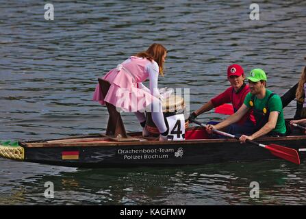 Dragon Boat Race sur Fühlinger See, Cologne Banque D'Images