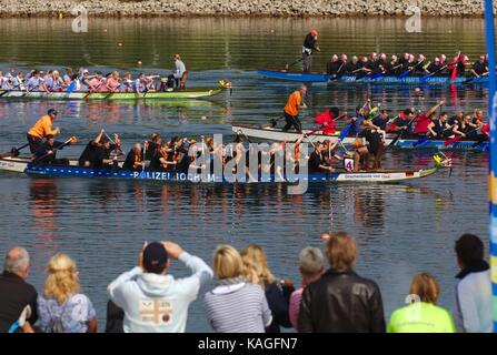 Dragon Boat Race sur Fühlinger See, Cologne Banque D'Images