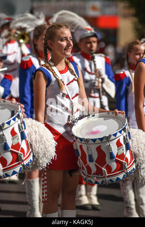 Szczecin, Pologne, le 6 août 2017 : les courses de grands voiliers 2017 parade de l'équipage à Szczecin, orchestre. Banque D'Images