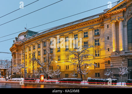 Nuit d'hiver photo de l'université de Sofia Saint Kliment Okhridski, Bulgarie. Banque D'Images