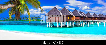 Vacances de luxe aux Maldives, îles - water villas Banque D'Images