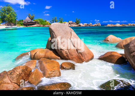 Très belle plage de Praslin, Seychelles. Banque D'Images