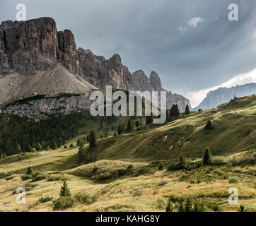 Val Gardena pass, Passo Gardena, 2121m, à l'arrière du groupe sella avec murfreitspitze, Parc Naturel Puez Geisler, parc des dolomites Banque D'Images