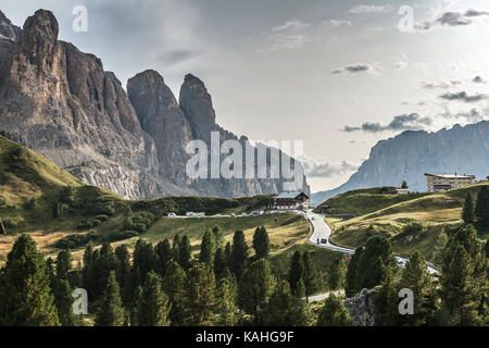 Val Gardena pass, Passo Gardena, 2121m, à gauche du groupe sella avec murfreitspitze, Parc Naturel Puez Geisler, parc des dolomites Banque D'Images