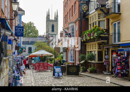 Une vue de la rue Thames à Windsor, accueil d'endroits pour manger et des boutiques de souvenirs. Banque D'Images