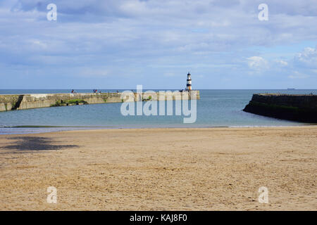 Seaham County Durham angleterre jetée et phare Banque D'Images