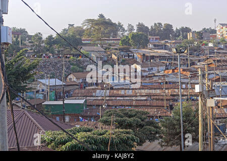 Nairobi, Kenya - Juillet 10, 2017 : plus grand bidonville de Kibera à Nairobi, Kenya, Afrique. Banque D'Images