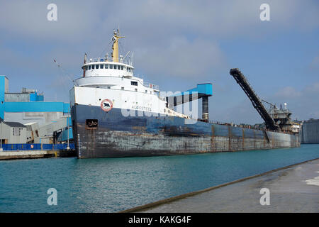 Algosteel un vraquier Navire Cargo Le Lac d'être chargés avec du sel à Goderich (Ontario) Canada, sur le lac Huron, administré par l'Algoma Central Banque D'Images