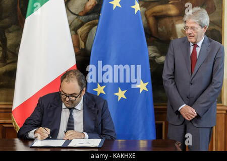 Rome, Italie. 26 sep, 2017. Salvatore nastasi signe l'accord de développement institutionnel pour 'matera 2019 Capitale européenne de la culture" au Palais Chigi à Rome, Italie Le 26 septembre 2017. crédit : Giuseppe ciccia/pacific press/Alamy live news Banque D'Images