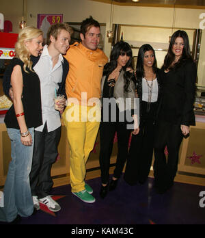 LA1 Kardash Hilton Pratt Milkshake 011609 09.JPG LOS ANGELES, CA - 16 JANVIER: C'était une affaire de Star-studed la nuit dernière à Des Millions de Milkshakes à Los Angeles, Californie, comme Heidi Montag, Spencer Pratt, Perez Hilton, et les sœurs Kardashian ont tous montré. Personnes: Heidi Montag, Spencer Pratt, Perez Hilton, Kardashian Sœurs Hoo-Me.com / Mediapunch Banque D'Images