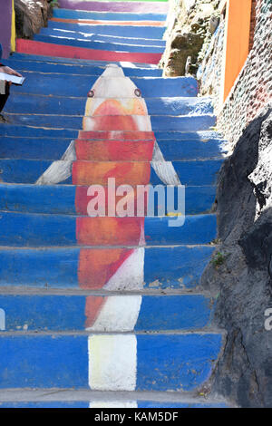 Motif requin utilisé sur l'escalier coloré au rainbow village de Semerang, Indonésie Banque D'Images