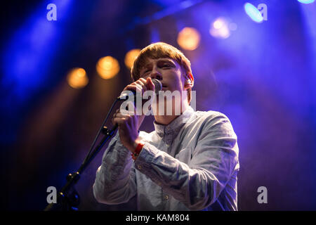 Le talentueux chanteur, compositeur et musicien dePresno interprète un concert en direct au Sentrum Scene pendant le festival de vitrine norvégien et la conférence musicale par:Larm 2016 à Oslo. Norvège, 03/03 2016. Banque D'Images