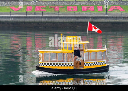 Victoria, BC, Canada - 7 septembre 2017 : Taxi de l'eau dans le port de Victoria Banque D'Images