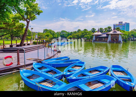 Taichung, Taiwan - le 18 juillet : vue panoramique sur le lac et des bateaux à Taichung park un parc célèbre dans le centre-ville le 18 juillet 2017 à Philadelphie. Banque D'Images