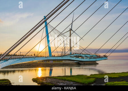 Bridge au coucher du soleil dans les zones humides gaomei scenic area Banque D'Images